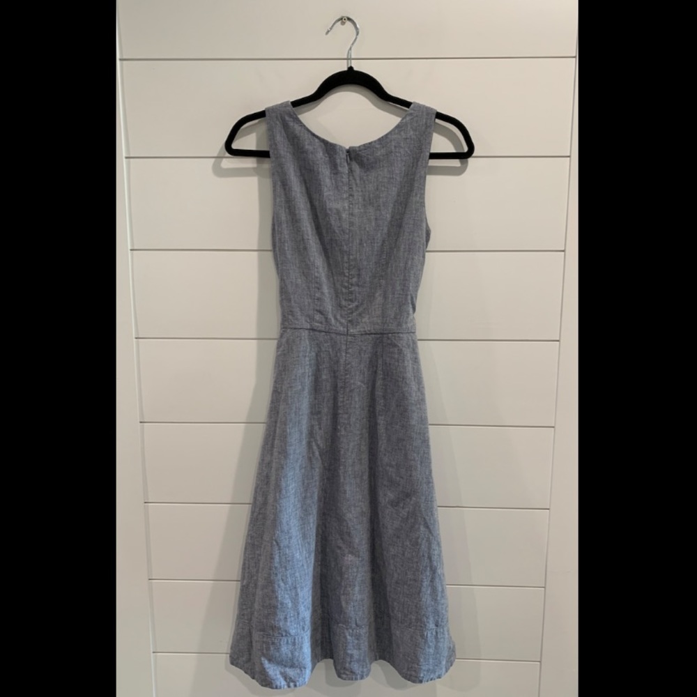 Elegant Blue Sleeveless Dress - Picture 6 of 9